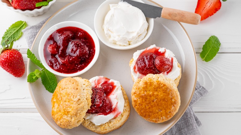 scones with cream and jam 