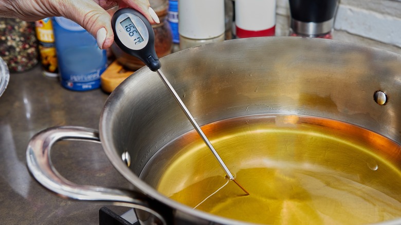 Thermometer in frying oil