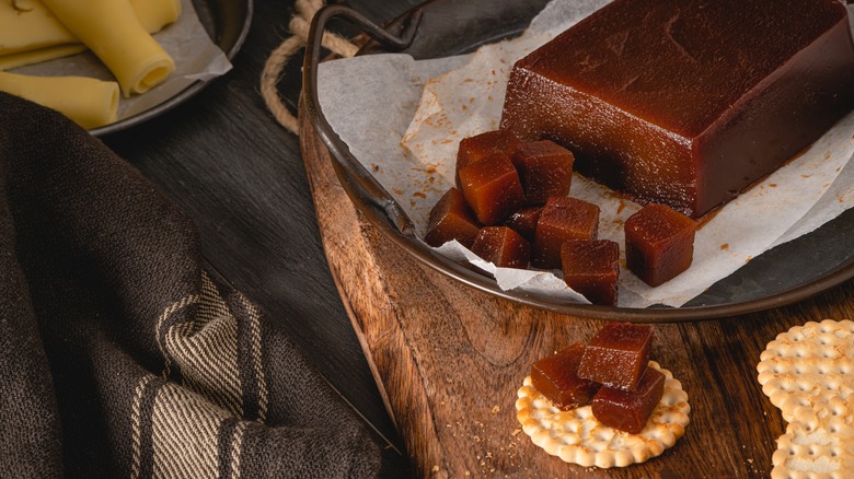 Quince paste with cookies