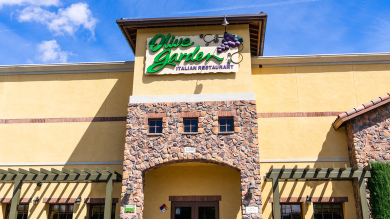 Olive Garden restaurant front