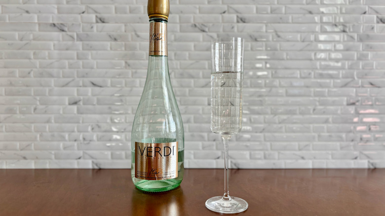 Verdi bottle with filled flute