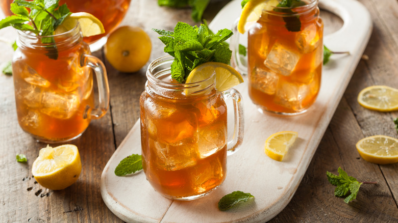 Iced tea mugs with garnish