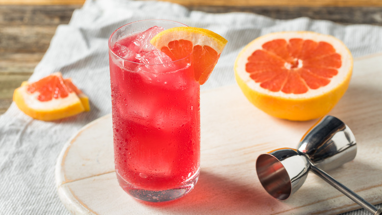 vodka cranberry grapefruit cocktail