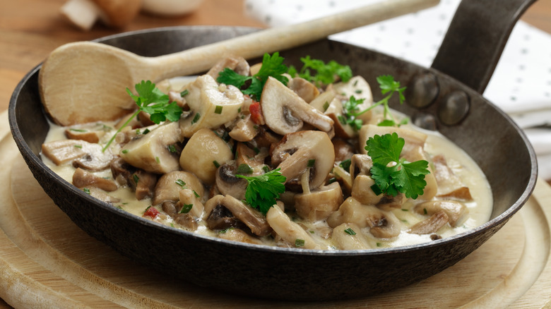 mushrooms in cream sauce