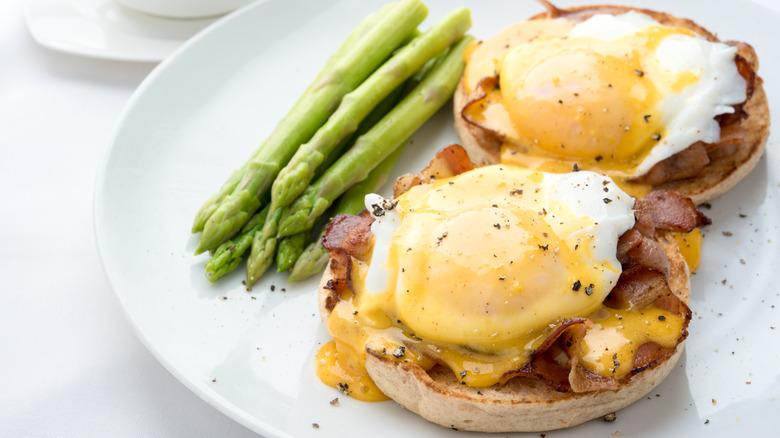 eggs Benedict with asparagus