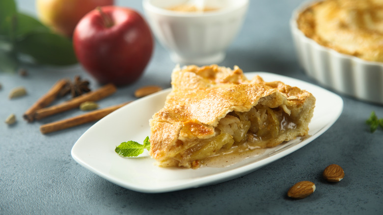 apple pie on plate