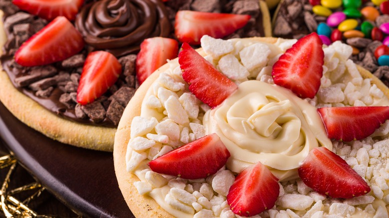 Small dessert pizzas with fruit and chocolate toppings