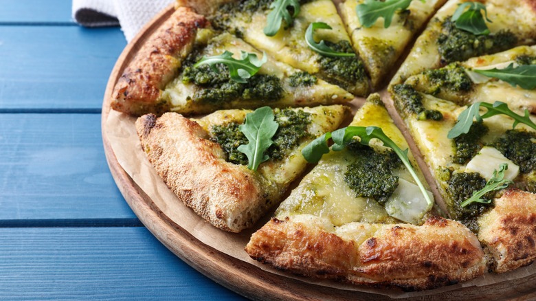 Pesto pizza with cheese 