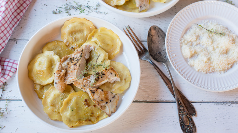 ravioli with cheese and chicken 