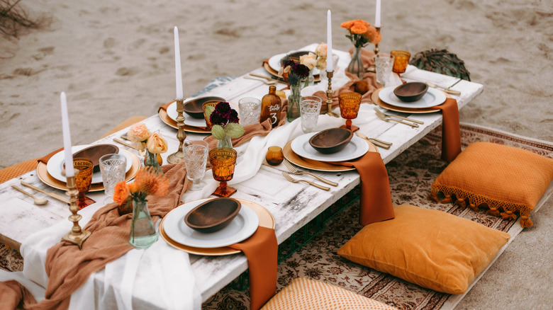 beach table setting