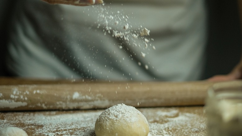 Sprinkling flour on bao buns