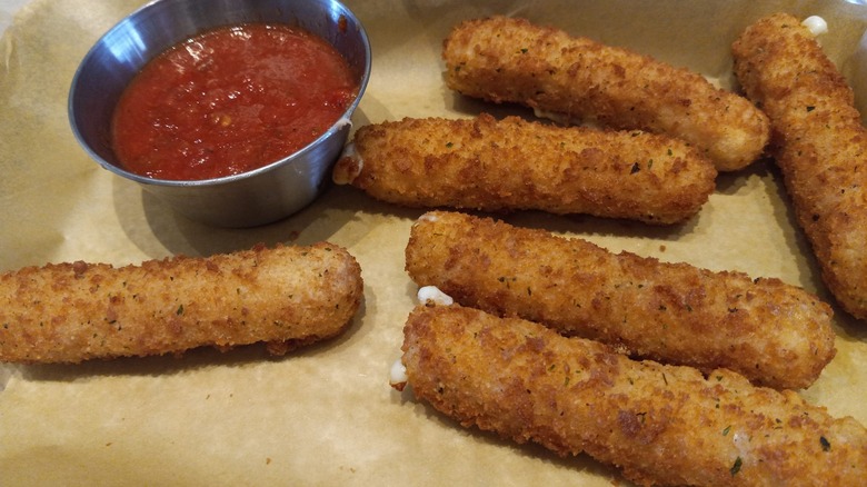Buffalo Wild Wings mozzarella sticks with side of marinara sauce