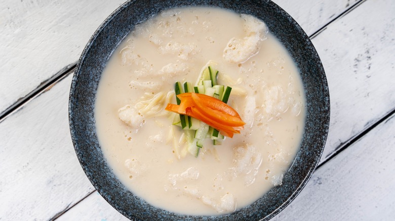 Korean kongguksu soup