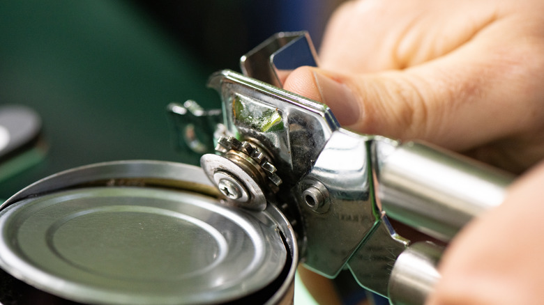 can opener opening food