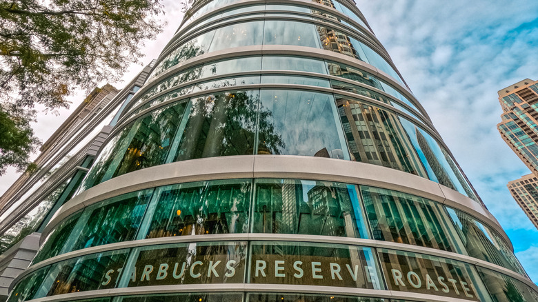 chicago starbucks reserve roastery exterior