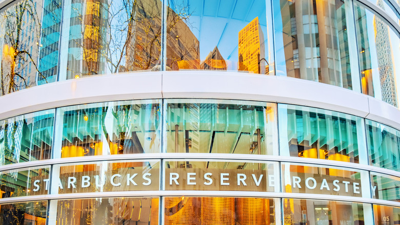 chicago starbucks reserve roastery exterior