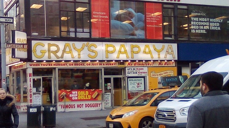 Gray's Papaya sign