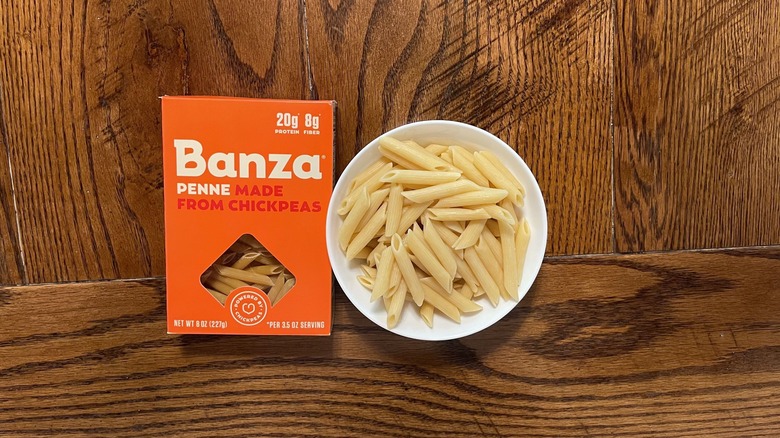 banza pasta and box on wood table