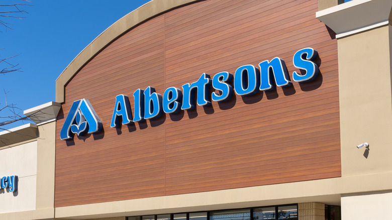 Exterior facade of an Albertsons