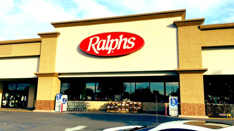 Front of Ralph's grocery