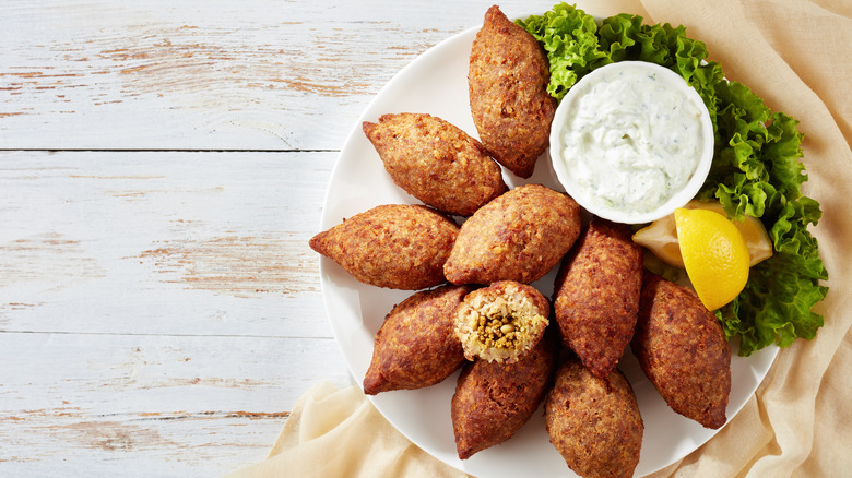 plate with kibbeh and lemon 