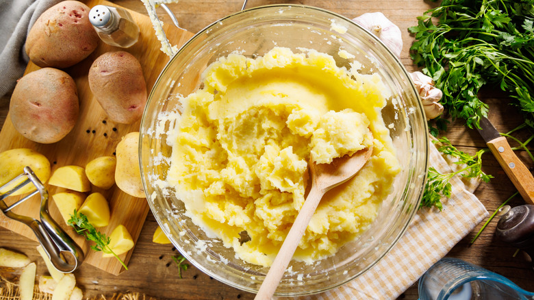 Mashed potatoes in bowl