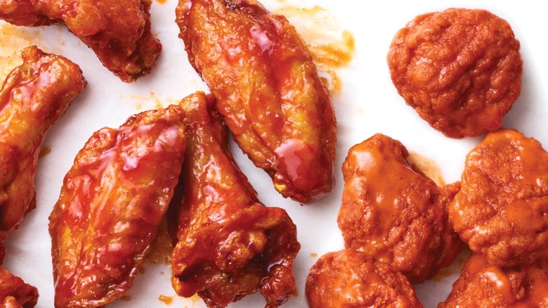 Applebee's bone in and boneless wings laid out on white surface