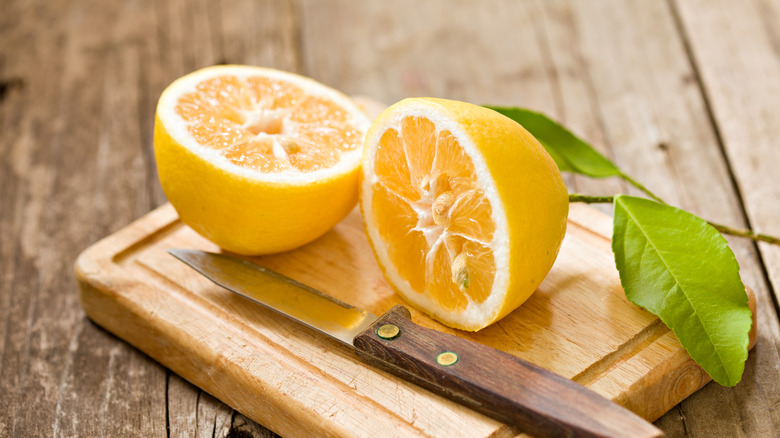 A slices meyer lemon