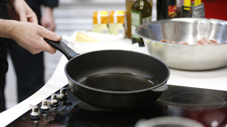 oil preheating in pan