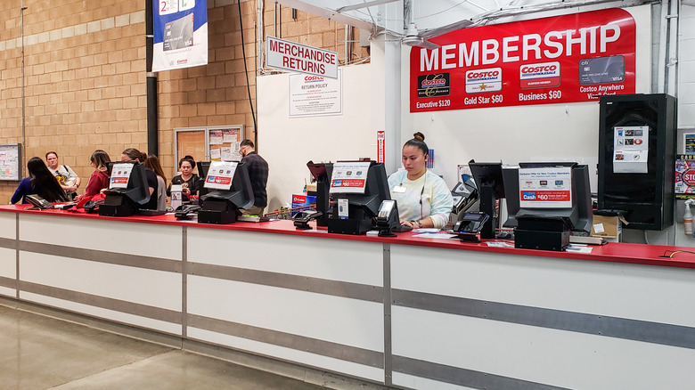 Costco membership and returns desk