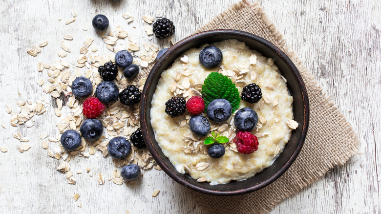 Oatmeal with berries