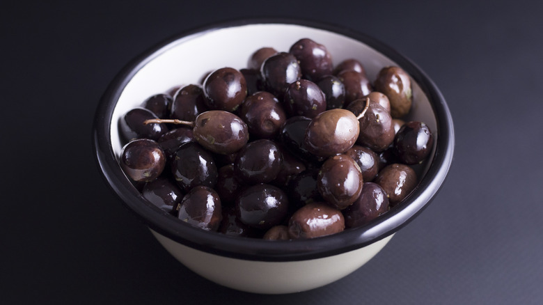 Niçoise olives in a white bowl
