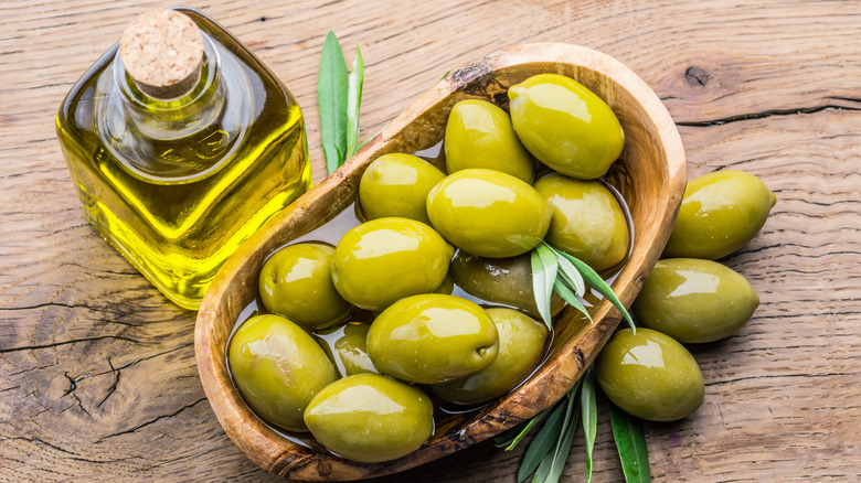 Picholine olives and oil 