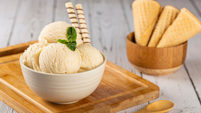 Scoops of vanilla ice cream in a bowl