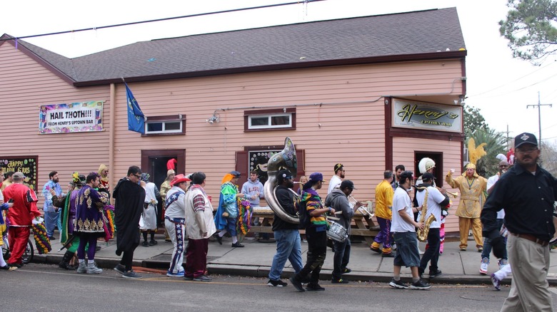 Band playing outside Henry's Uptown Bar