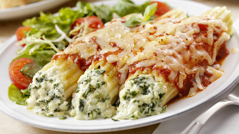 Cannelloni in tomato sauce