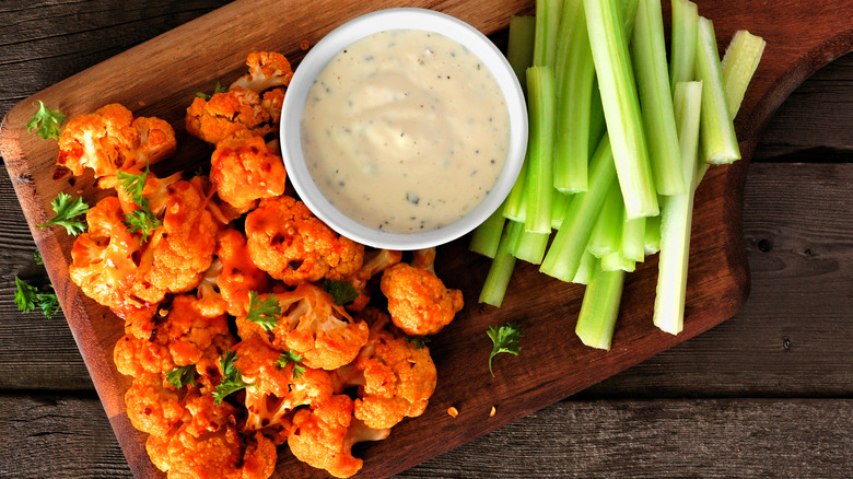 buffalo cauliflower with ranch dip and celery