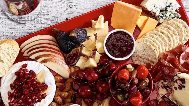 Charcuterie board cheeses and fruits