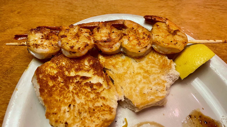 Grilled shrimp with garlic bread