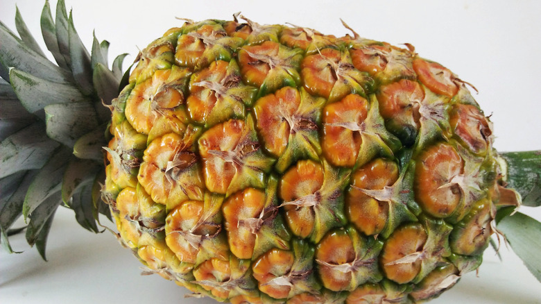 Whole Supersweet pineapple