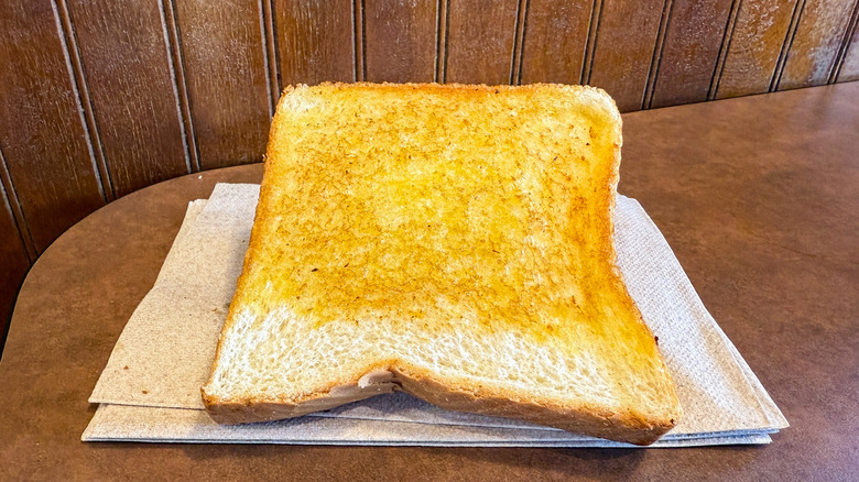Slice of Texas toast on a napkin
