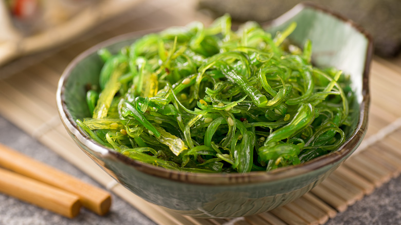 Kelp salad with sesame seeds