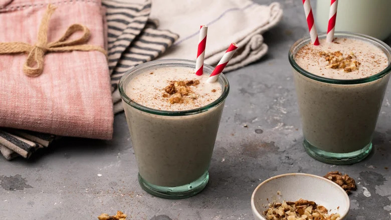 Cinnamon banana walnut smoothie