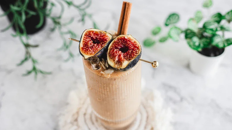 Refreshing vanilla fig smoothie