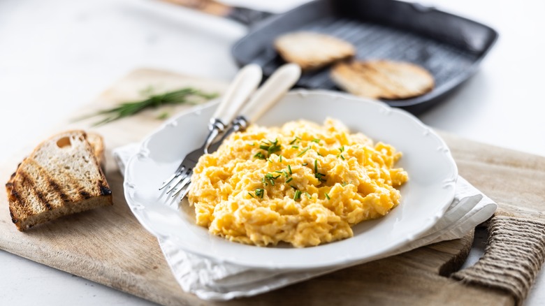 Plate of scrambled eggs with toasted bread