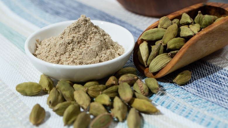 Cardamom pods and ground cardamom