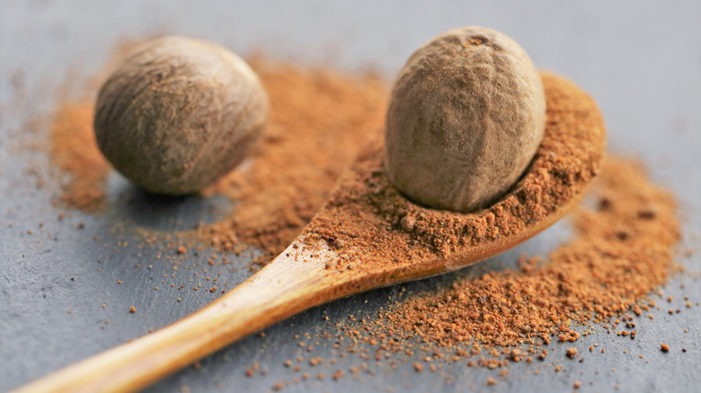 Whole and ground nutmeg