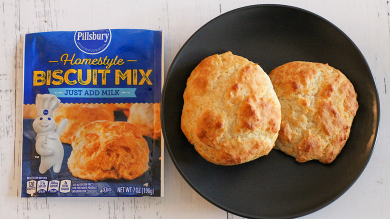 Pillsbury biscuit mix with biscuits