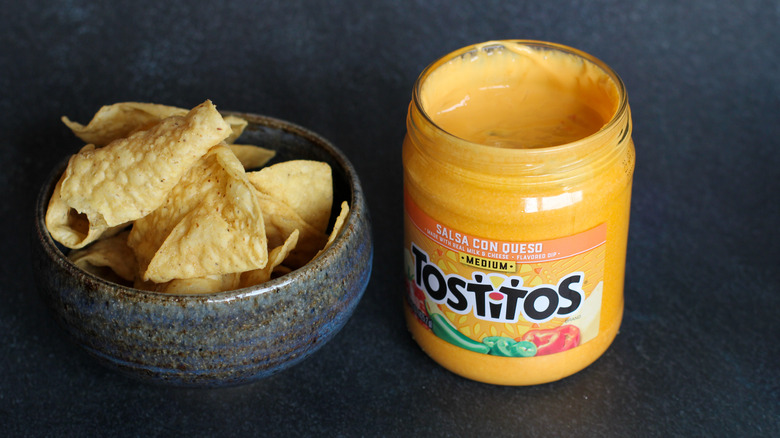 Tostitos medium salsa con queso