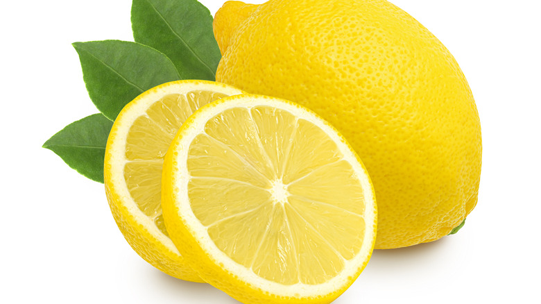 Fresh lemon slices